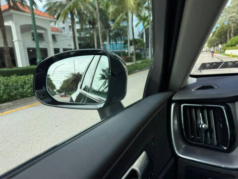 2025 Volvo XC60 B5 Core Dark Theme