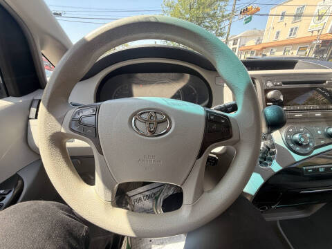 2012 Toyota Sienna LE 8-Passenger