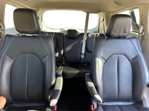 2024 Chrysler Pacifica Plug-In Hybrid Select