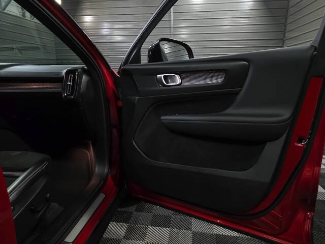 2020 Volvo XC40 T4 R-Design