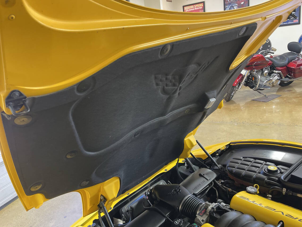 2004 Chevrolet Corvette 21