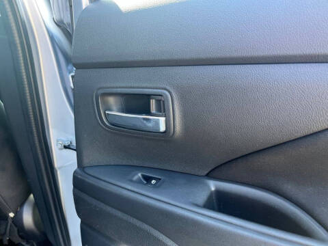 2016 Mitsubishi Outlander SE