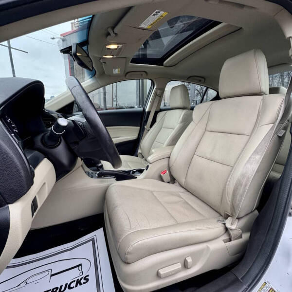 2013 Acura ILX 2.0L w/Tech