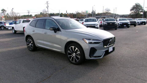 2025 Volvo XC60 B5 Plus Dark Theme