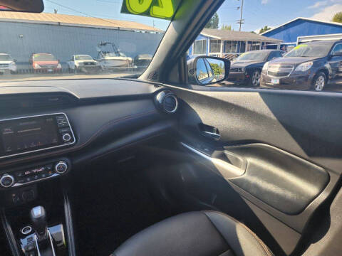 2020 Nissan Kicks SR