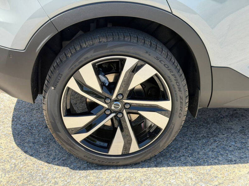 2026 Volvo XC40 B5 Plus