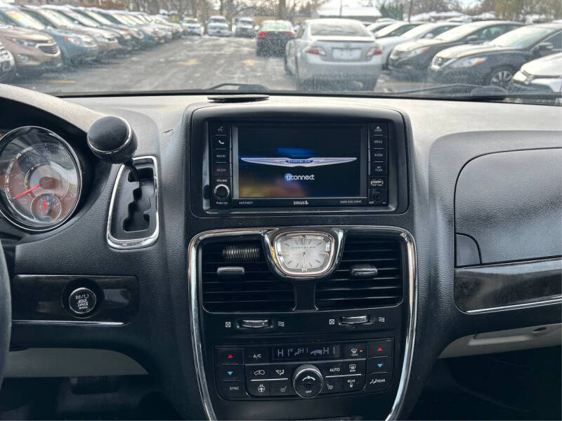 2015 Chrysler Town and Country Touring