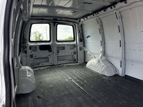 2022 Chevrolet Express 2500