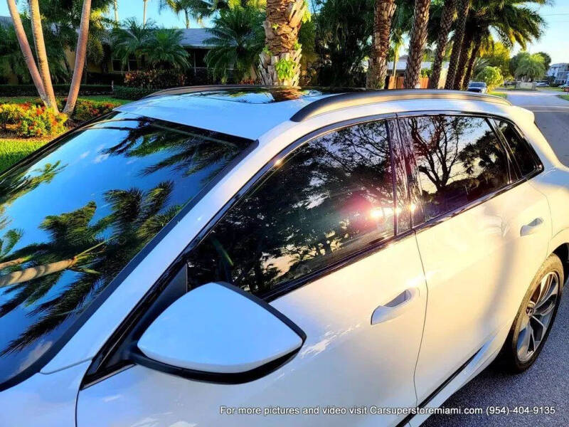 2021 Audi e-tron quattro Premium Plus