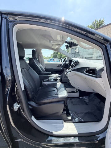2023 Chrysler Pacifica Touring L