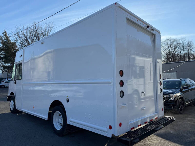 2021 Freightliner MT45 Chassis