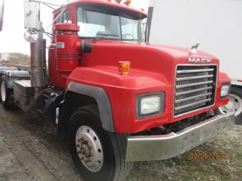 2000 Mack RD688S for sale at ROAD READY SALES INC in Richmond IN