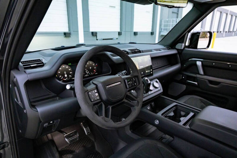 2024 Land Rover Defender 130 V8 P500