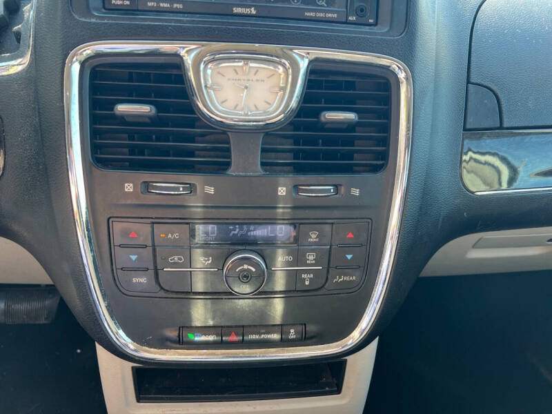 2011 Chrysler Town and Country Touring