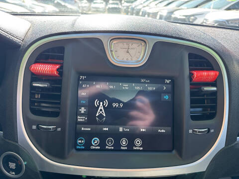 2023 Chrysler 300 Touring