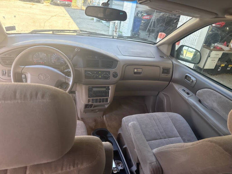 2002 Toyota Sienna LE