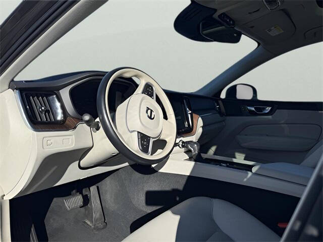 2021 Volvo XC60 T5 Momentum