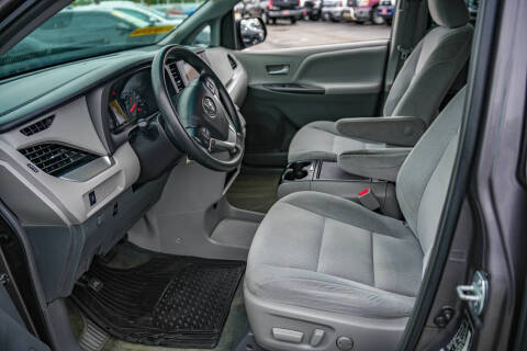 2015 Toyota Sienna LE 8-Passenger
