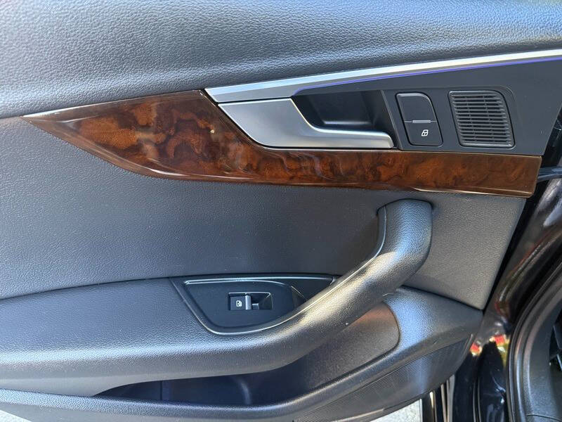 2017 Audi A4 2.0T quattro Prestige