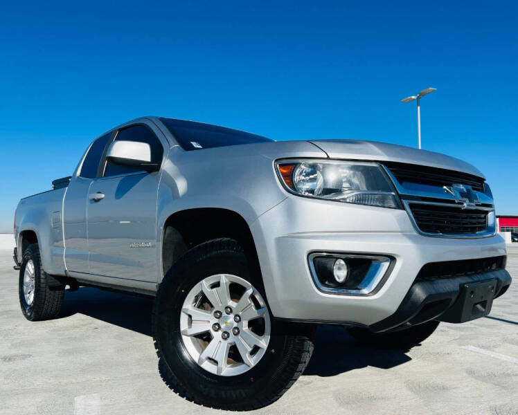 2018 Chevrolet Colorado LT photo 2