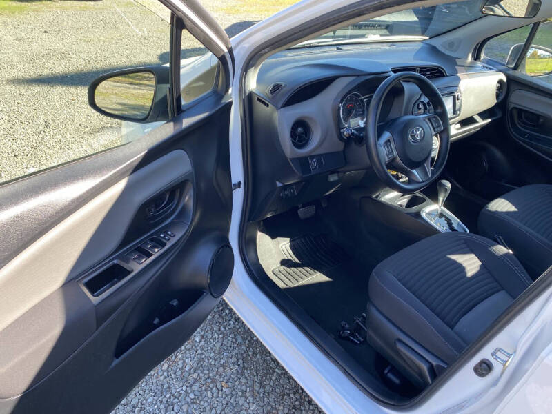 2018 Toyota Yaris 5-Door LE