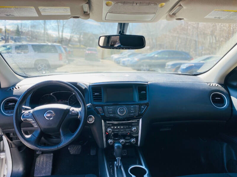 2018 Nissan Pathfinder SV