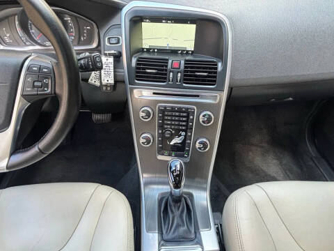 2016 Volvo XC60 T6 Drive-E