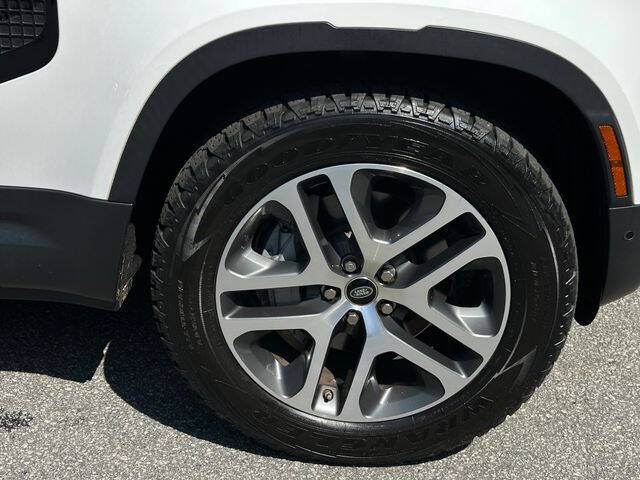 2020 Land Rover Defender 110 SE