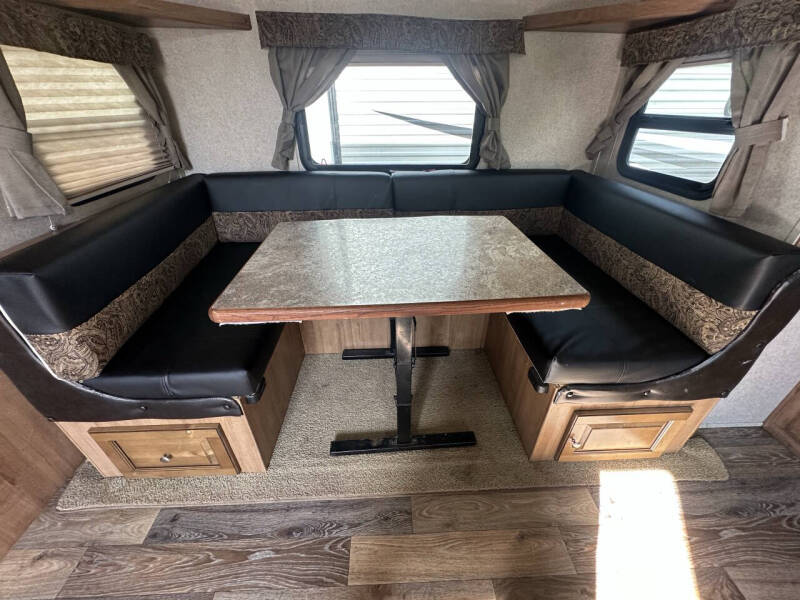 2016 Forest River Rockwood  Roo 233S