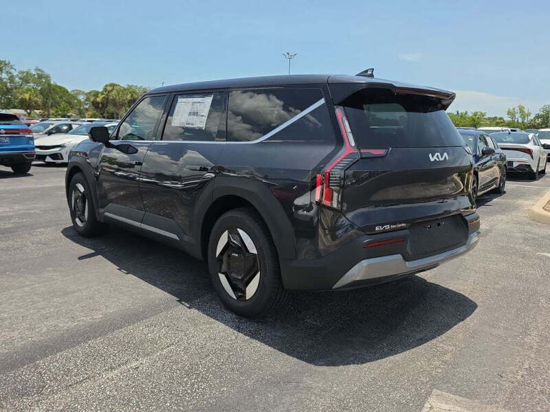 2026 Kia EV9 Light Long Range