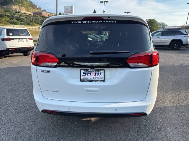 2026 Chrysler Voyager LX