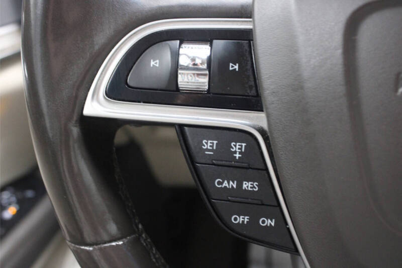 2019 Lincoln Nautilus Select