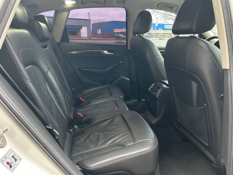 2011 Audi Q5 2.0T quattro Premium