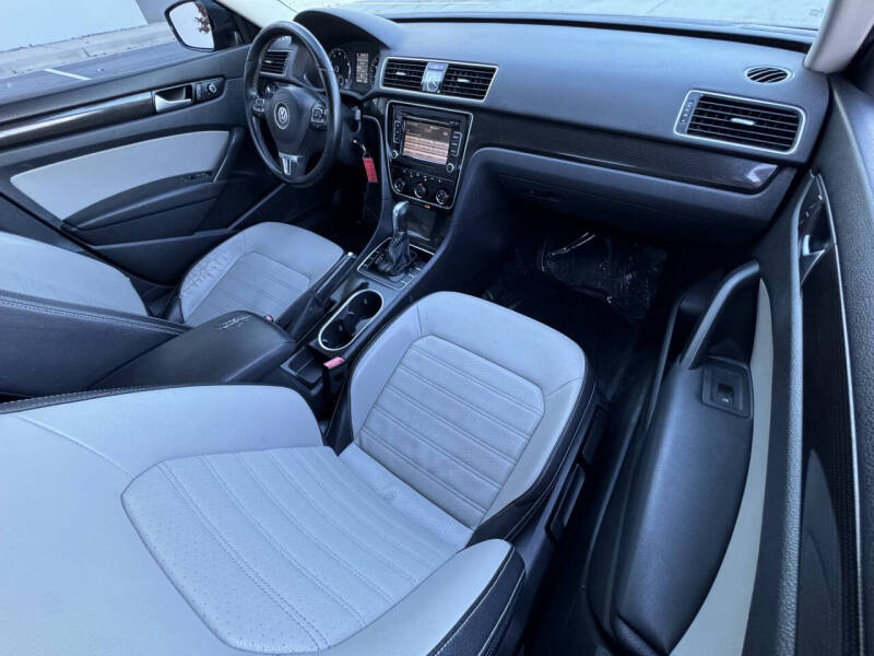 2015 Volkswagen Passat 1.8T Sport