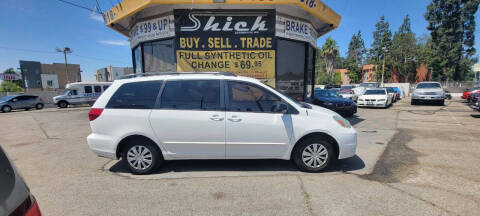 2004 Toyota Sienna LE 8 Passenger
