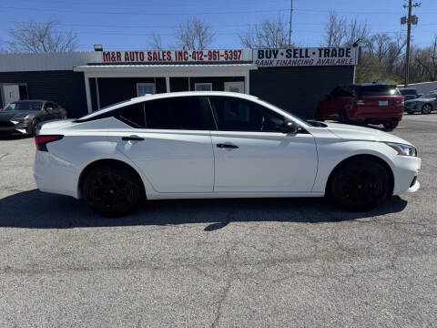 2020 Nissan Altima for sale at M&R Auto Sales Inc in Bowling Green KY
