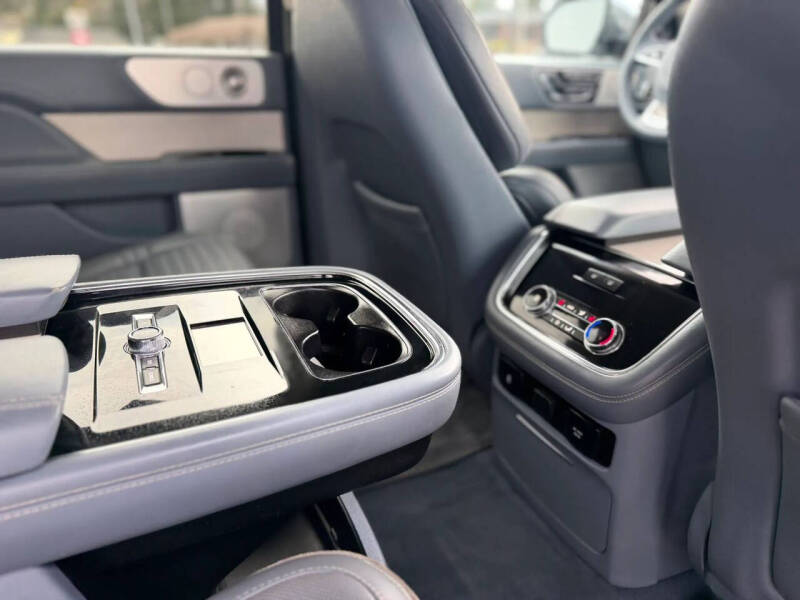 2018 Lincoln Navigator Black Label