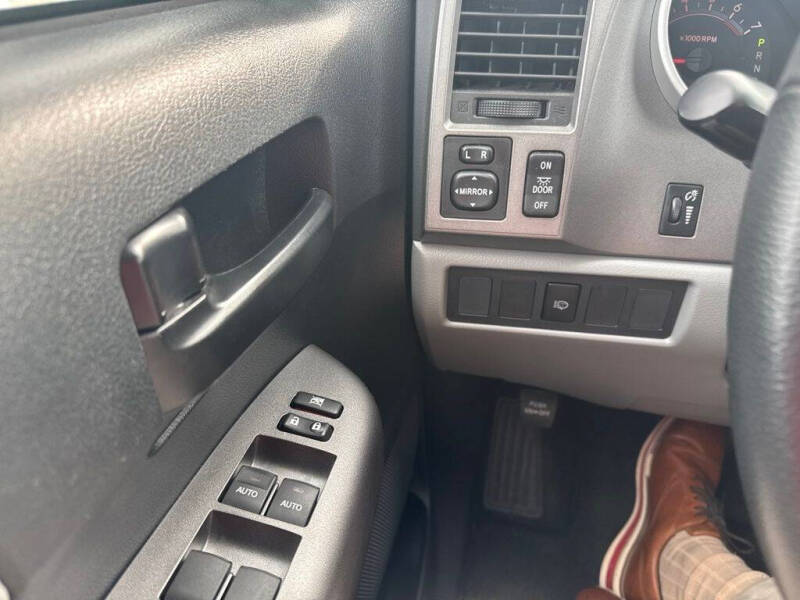 2012 Toyota Sequoia SR5