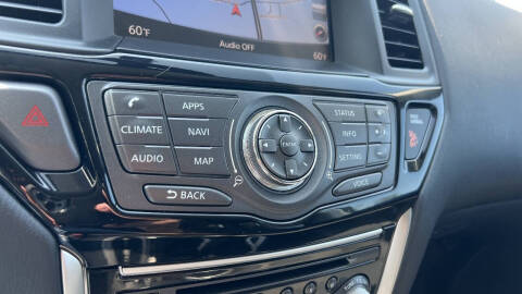 2017 Nissan Pathfinder SV