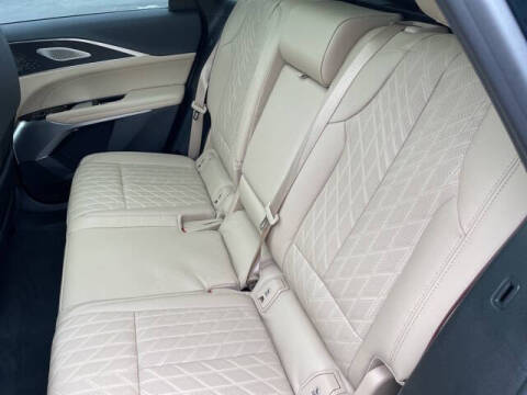 2024 Cadillac LYRIQ Luxury 3