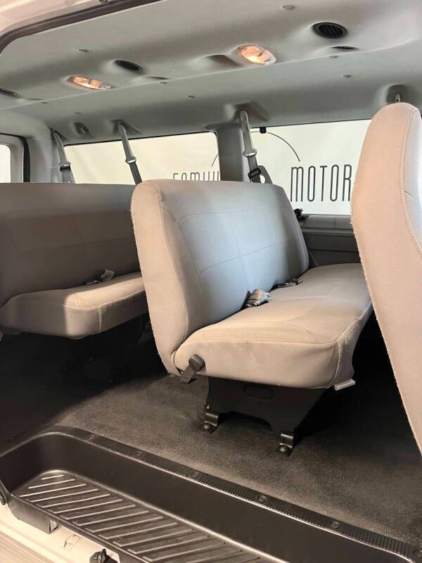 2006 Ford E-Series E-350 SD XLT