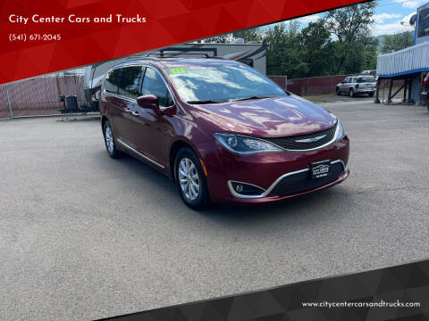 2017 Chrysler Pacifica for sale at City Center Cars and Trucks in Roseburg OR