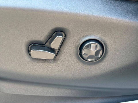 2021 Chrysler Voyager LX