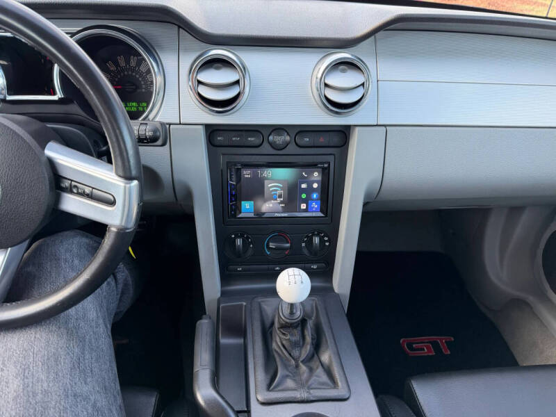 2006 Ford Mustang GT Deluxe