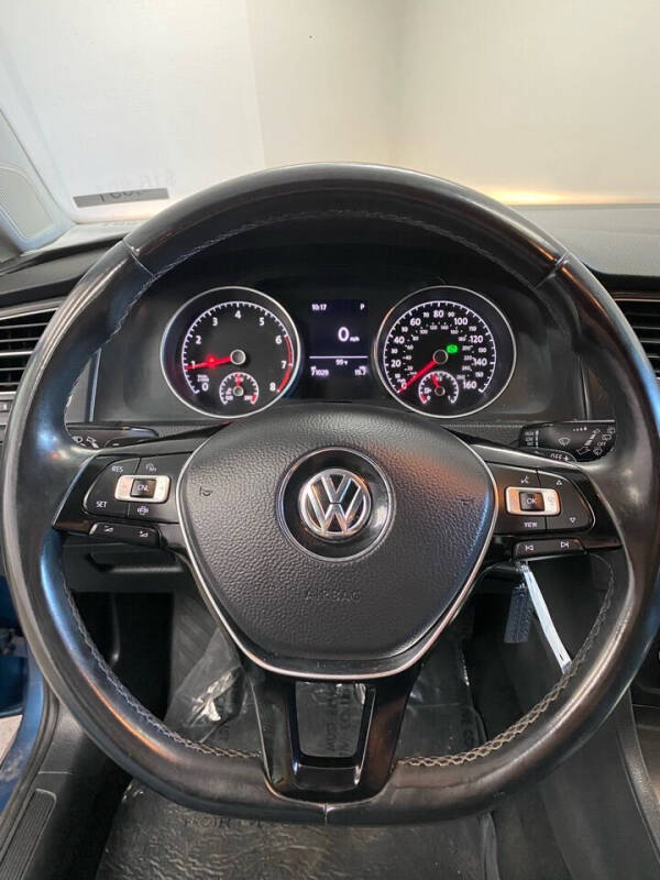 2019 Volkswagen Golf SE