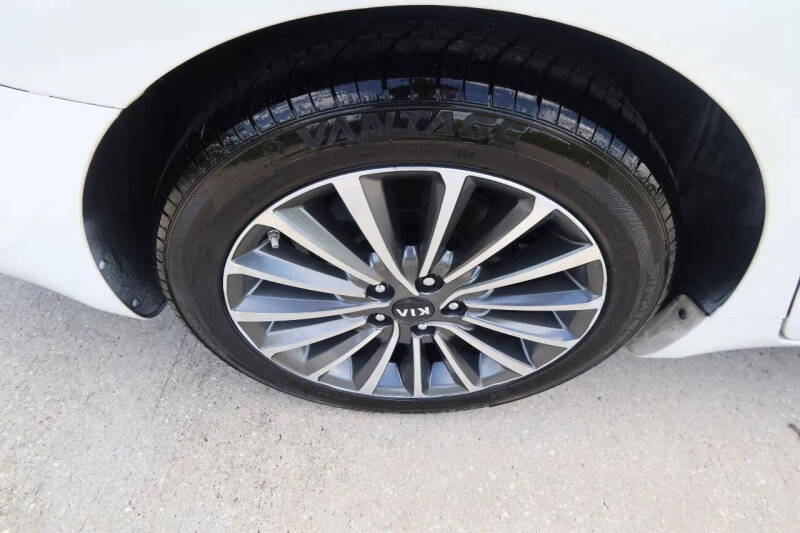 2018 Kia Cadenza Premium