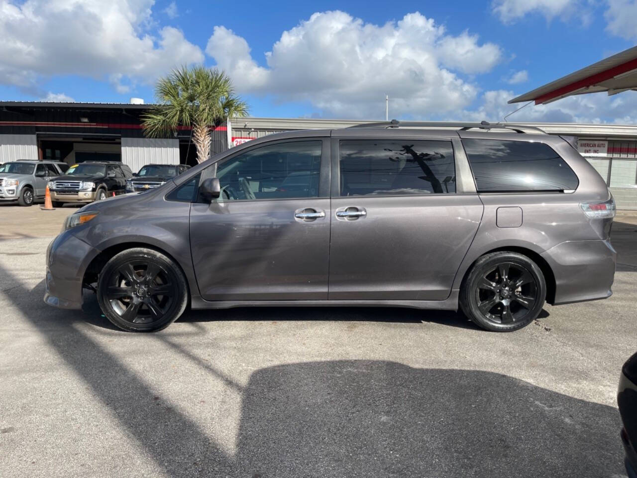 2013 Toyota Sienna for sale at SMART CHOICE AUTO in Pasadena, TX