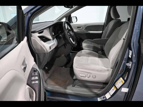2016 Toyota Sienna LE Mobility 7-Passenger