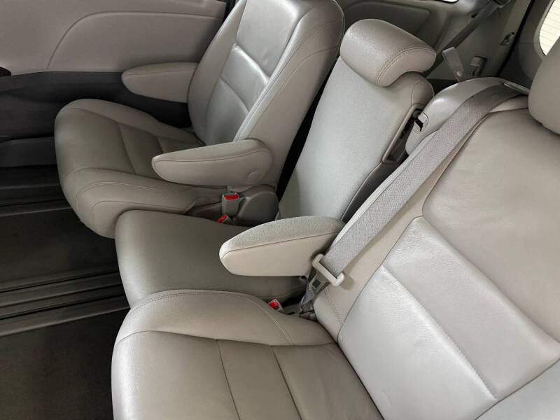2020 Toyota Sienna XLE Premium 8-Passenger