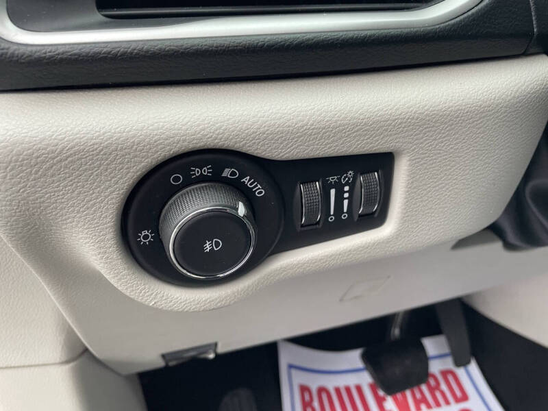 2017 Chrysler Pacifica Touring-L